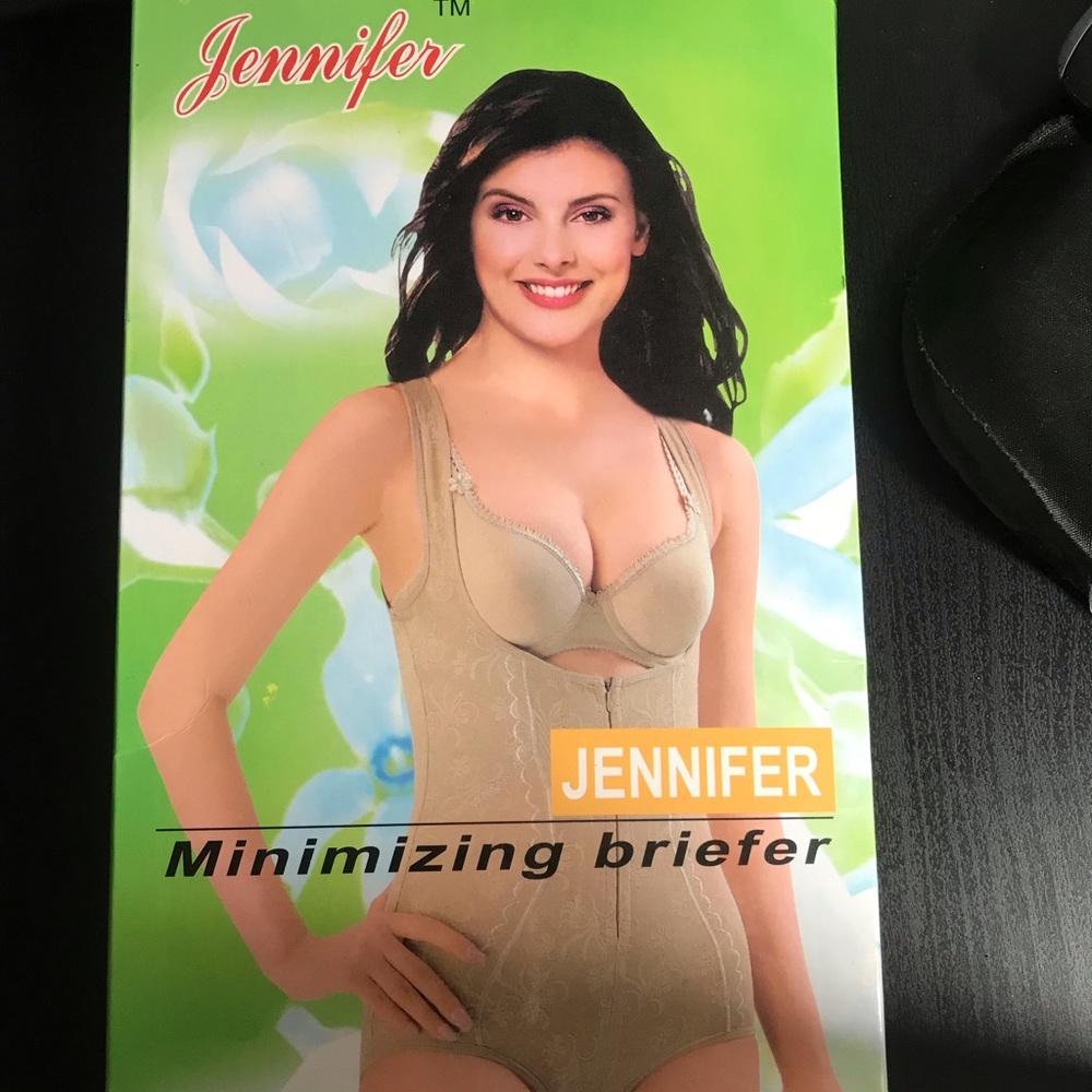 Minimizing brief 4xl beige color fits weight size between 200-235 lbs